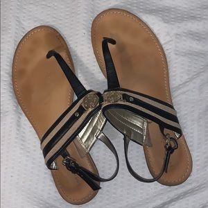 Cute, black sandals!